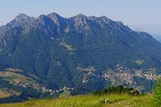 17 Zoom su conca di Oltre il colle e Cima Alben